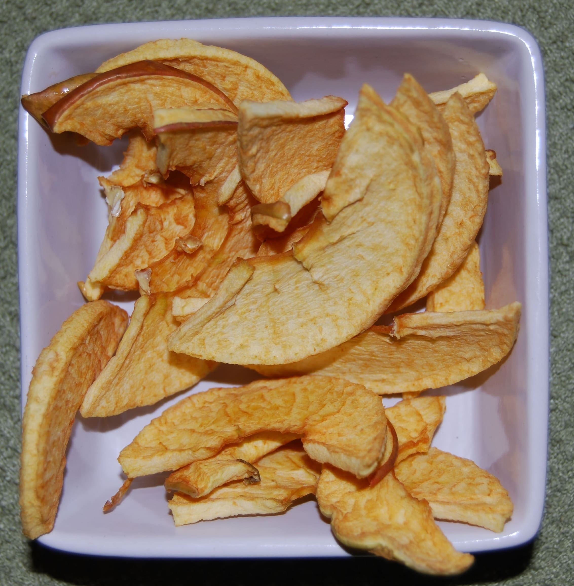 Dried semi-sweet yellow apples (Golden) In a 300 gram package