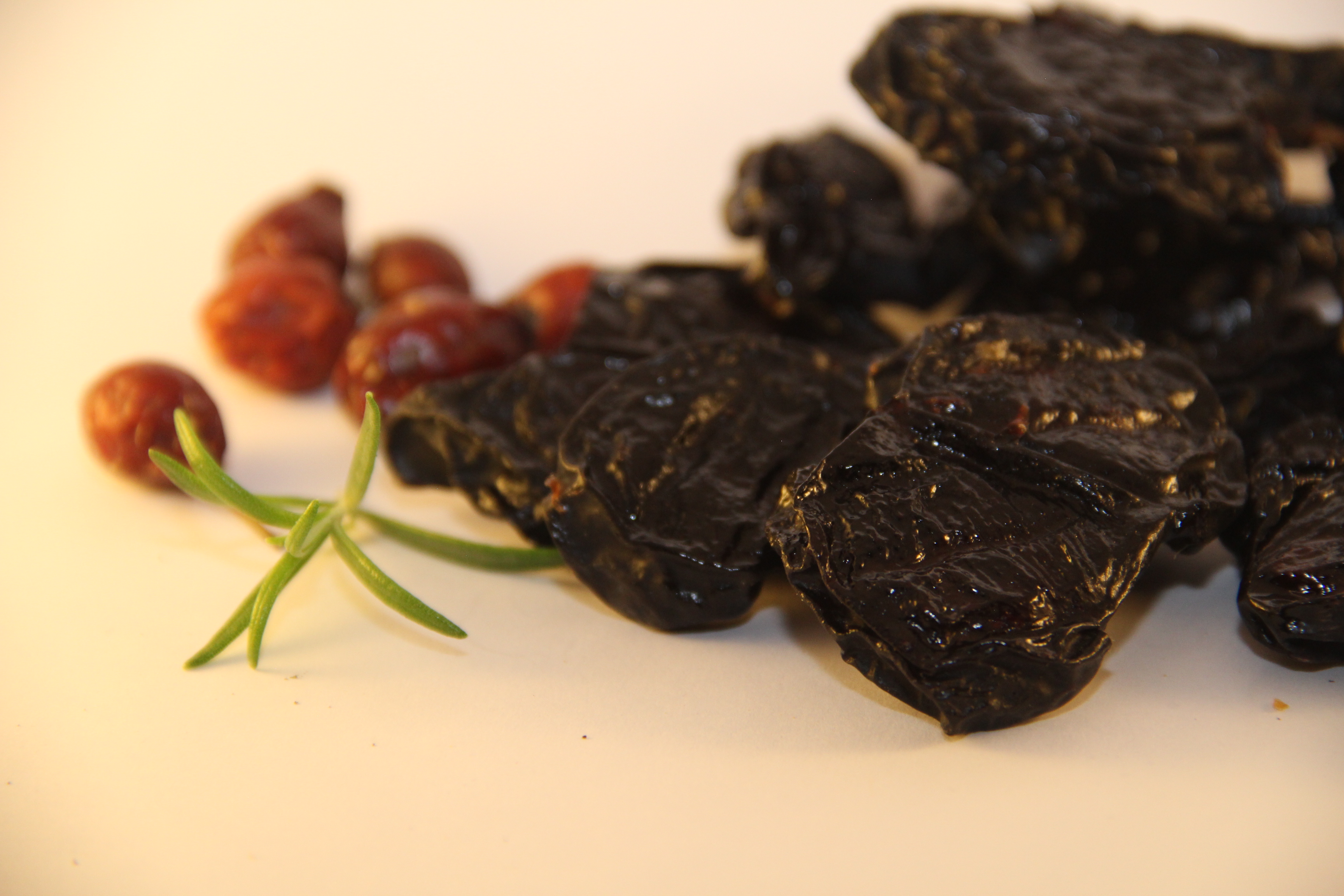 Dried black plum - seedless (sliced in half) In a 1000 gram package