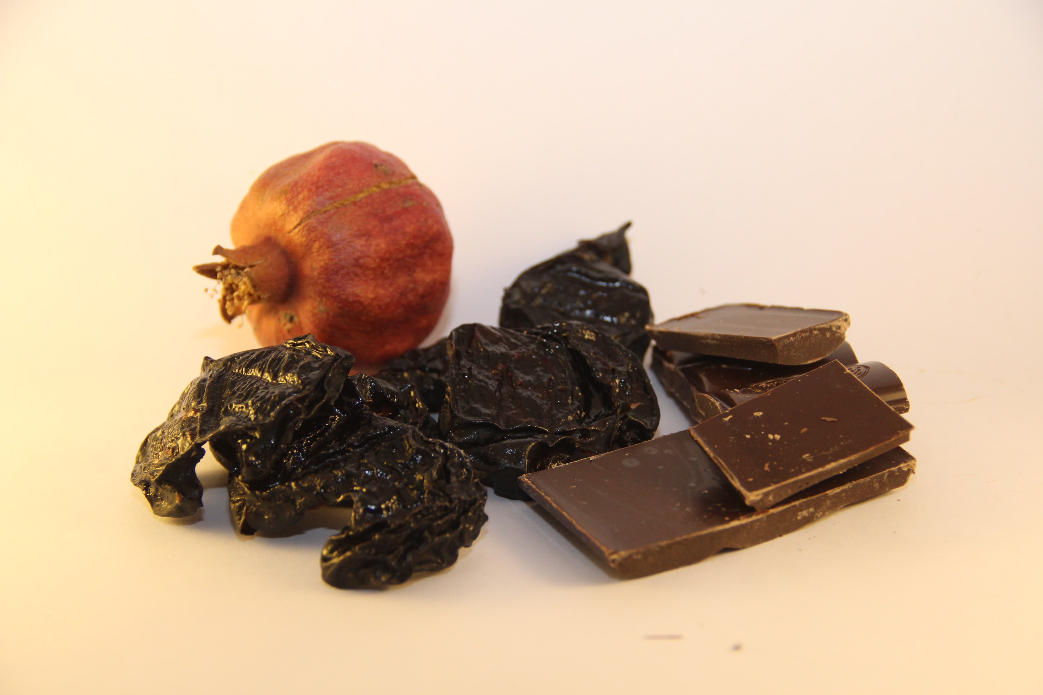 Dried black plum - seedless (sliced in half) In a 250 gram package